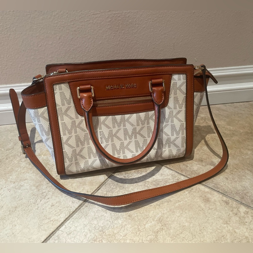 Michael Kors Signature vanilla coated canvas and leather selma tote handbag.